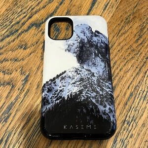 💙 KASEME IPHONE CASE – MONTAGNE HIVERNALE (iPhone11)